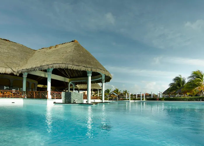 Grand Palladium Kantenah & Resort